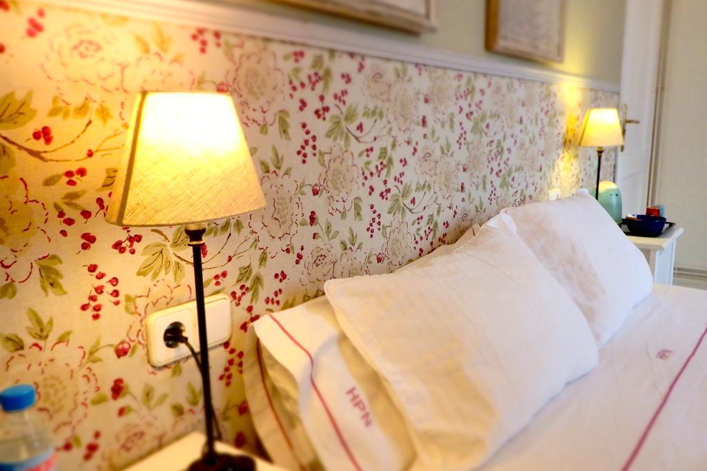 Hostal Poblenou Barcelona Ngoại thất bức ảnh